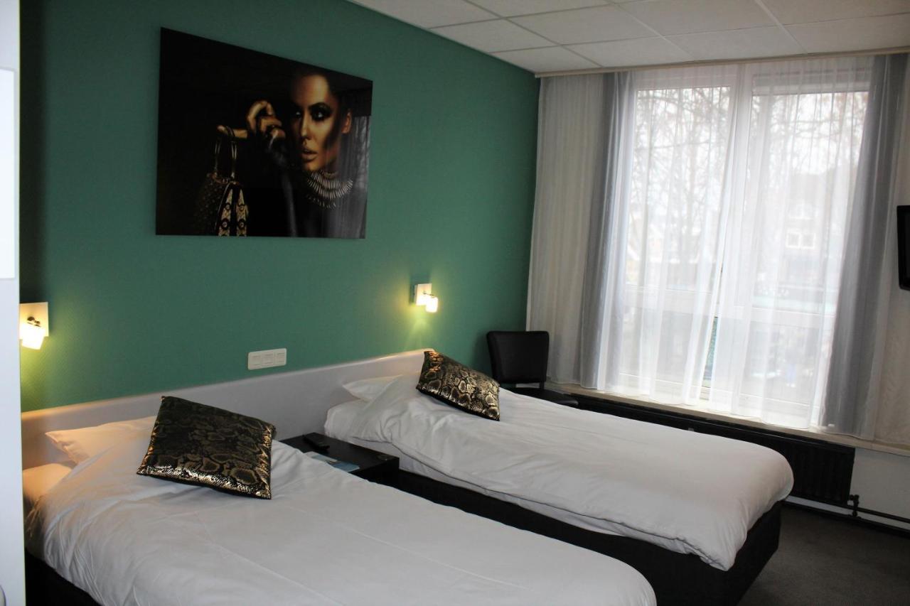Hotel Restaurant De Jonge Heertjes อัลส์เมียร์ ภายนอก รูปภาพ